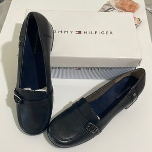 New with box Tommy Hilfiger Carline black leather loafers size Women 11